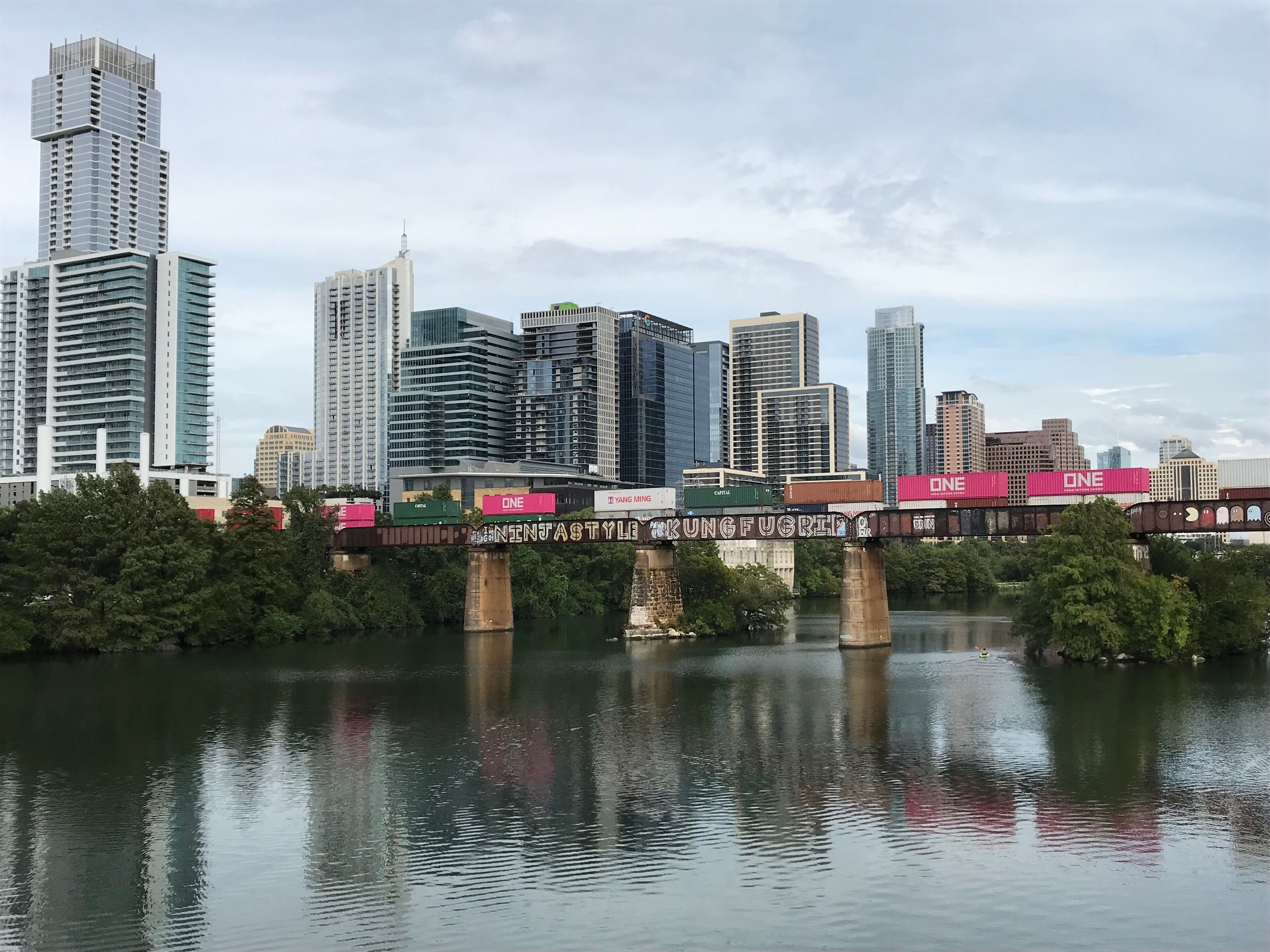 Love the color on this train! 