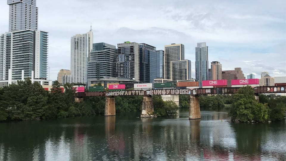 Love the color on this train!