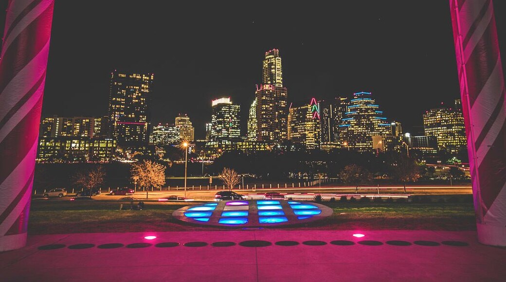 Candy Cane frame.
#downtownaustin #nightphotography #cityskyline
