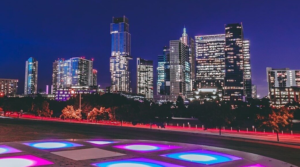 Gorgeous city at night. 🌆
#austintexas #nightphotography #skylines