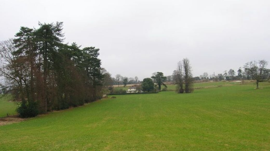 Upton Farm Taken from the footpath north of the B2141. The trees to the left mark the drive to the farm.
