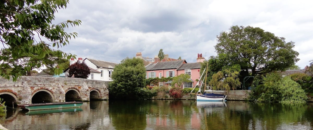 #Christchurch is a quaint, lovely little town in the #South of #England #Dorset #UK 
#lifeatexpedia #Troveon  #Green #TreeTrove #Waterlust #Boats #Bridge #River #Avon #Parks