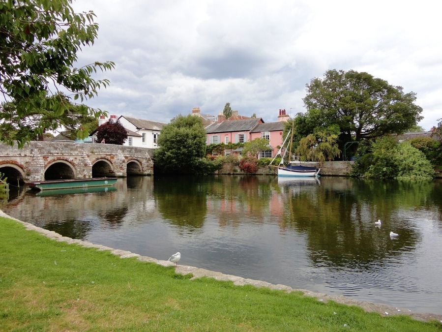 #Christchurch is a quaint, lovely little town in the #South of #England #Dorset #UK
#lifeatexpedia #Troveon #Green #TreeTrove #Waterlust #Boats #Bridge #River #Avon #Parks