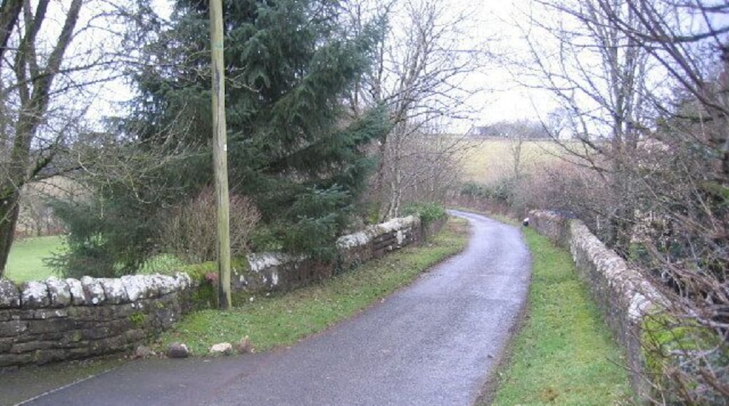 Bridge over Windergill Beck. Poor planning to have to put the telegraph pole just there.