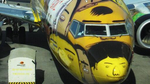 I'd read that Os Gêmeos, twin Brazilian graffiti artists, had been commissioned to paint the Brazilian National Team plane. What I didn't realize is that GOL airlines would have it fly regular passenger routes on its days off! Got to ride on it from São Paulo to Natal, and spotted it again in Belo Horizonte. It will be in service for at least two more years.
