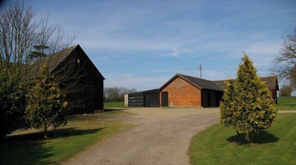 Park Farm This is Park Farm Northwest of Kelvedon the footpath path through the yard takes a sharp right turn a couple of hundred metres from here and leads to Kelvedon.