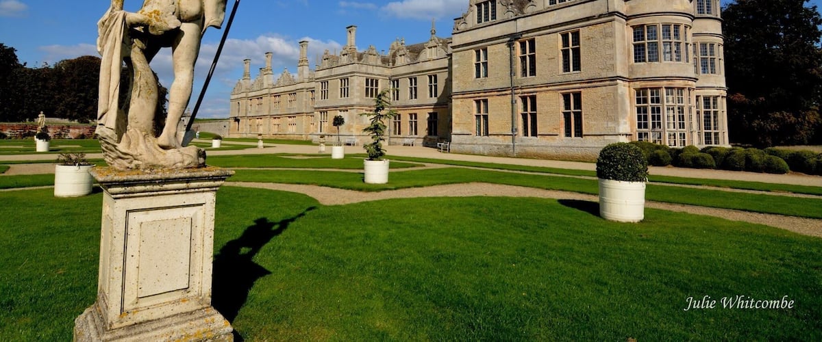 Kirby Hall is one of England’s greatest Elizabethan and 17th-century houses, once owned by Sir Christopher Hatton, Lord Chancellor to Queen Elizabeth I.