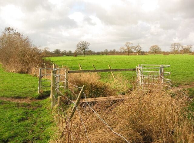 Footbridge over brook, near Wistaston Double kissing gate stile with footbridge over a narrow brook, just west of the village of Wistaston. The brook, a tributary of Cheney Brook, bends westwards at this point; see also 350664. The footpath runs between Wistaston School to Colleys Lane