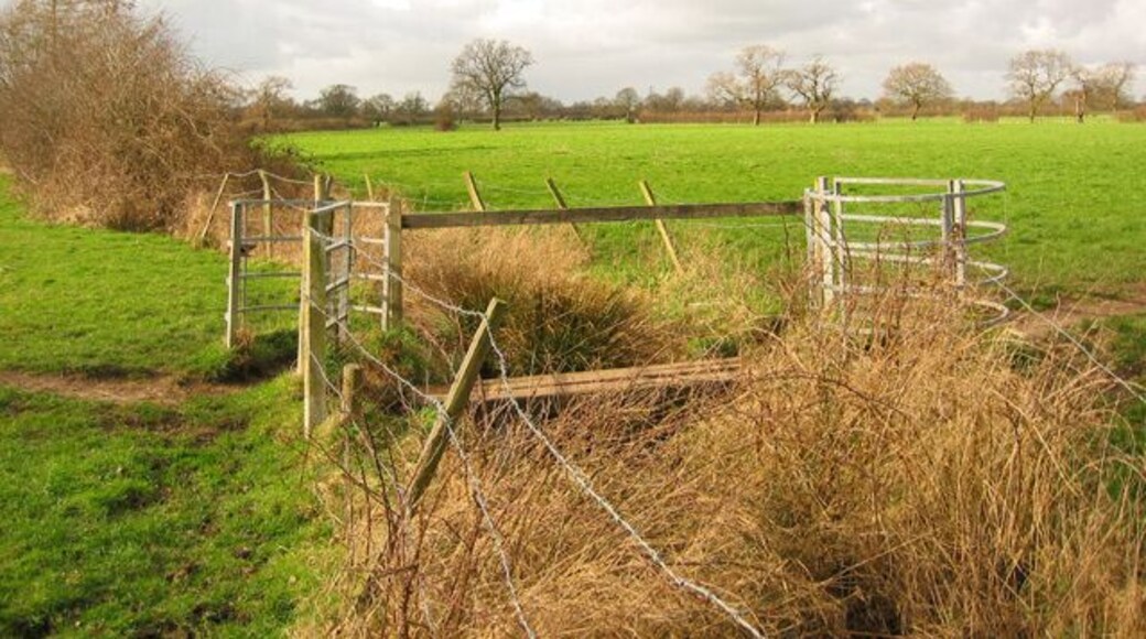 Footbridge over brook, near Wistaston Double kissing gate stile with footbridge over a narrow brook, just west of the village of Wistaston. The brook, a tributary of Cheney Brook, bends westwards at this point; see also 350664. The footpath runs between Wistaston School to Colleys Lane