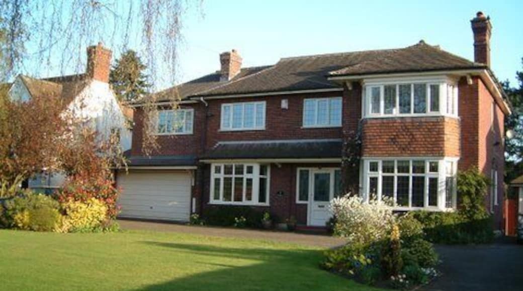 Chester Road. Holmes Chapel in the spring