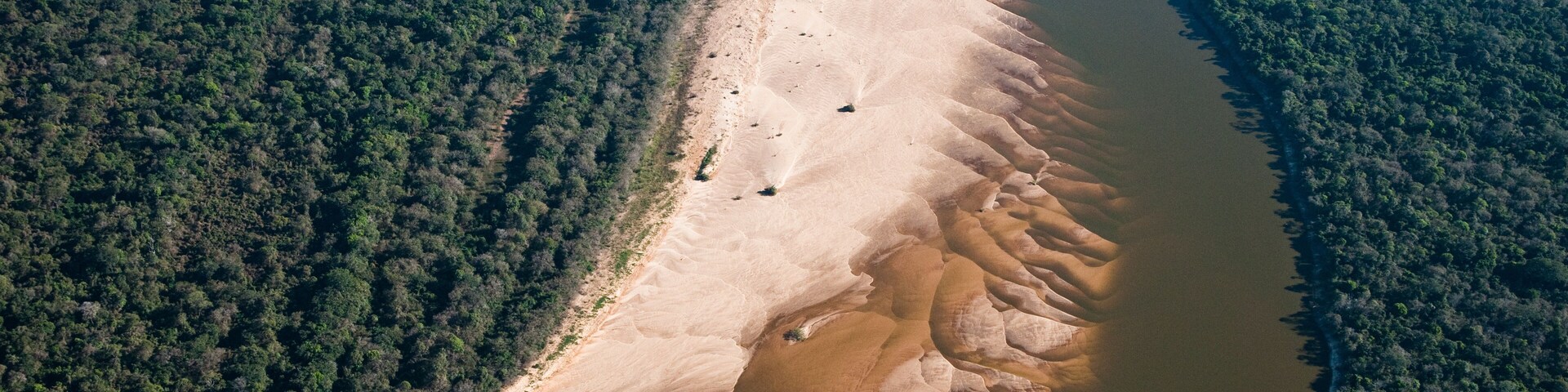 Vista aérea do Rio Javaés e Ilha do Bananal, Tocantins, Brasil.