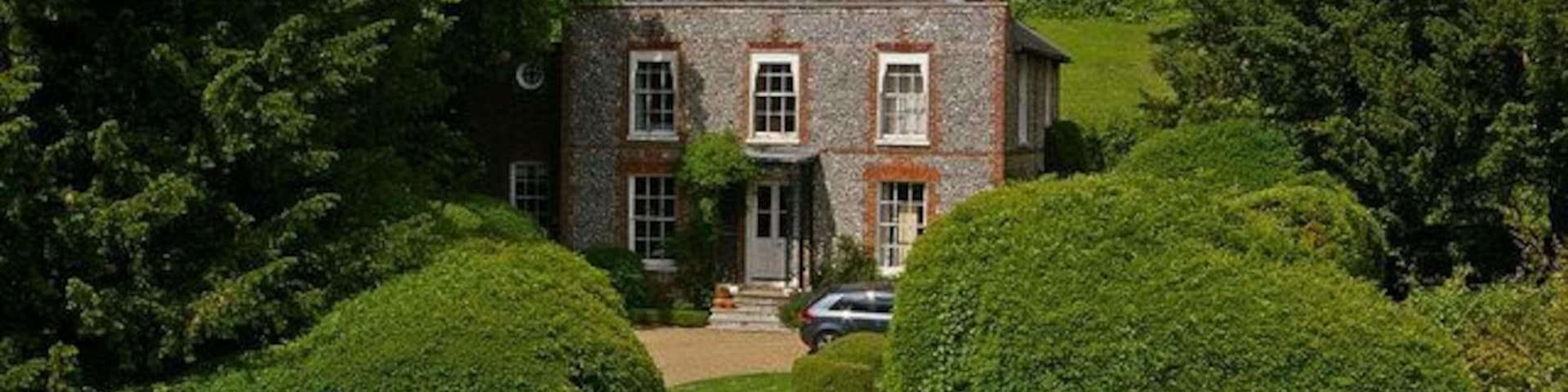 Flint Cottage This house at the foot of the Burford Spur of Box Hill, Surrey, was the home of the novelist George Meredith from 1868 until his death in 1909.