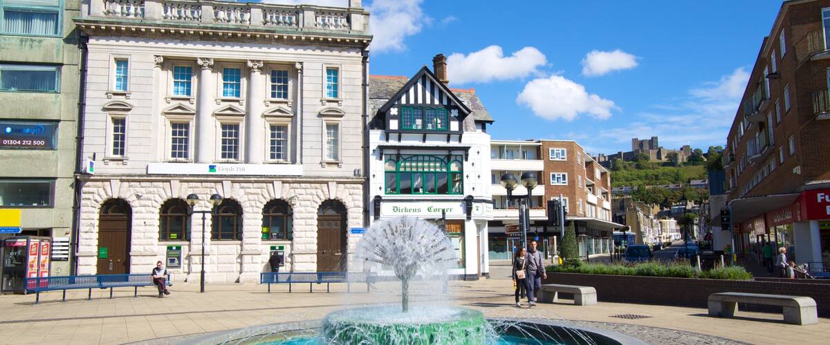 Dover showing a fountain, heritage architecture and a square or plaza