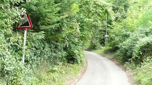 Warren Lane - Steep Hill 20% Warren Lane, Alkham. 20% steep hill up sign.