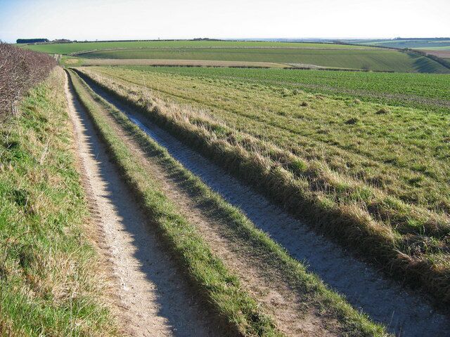 Bridleway, Langtoft, East Riding of Yorkshire, England. Looking SE towards Raven Hill Farm in the adjacent grid square.