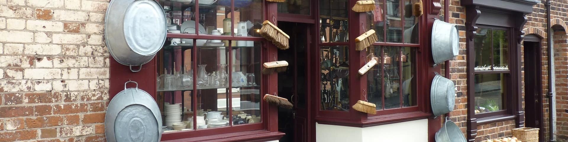 The Black Country Museum was used as the film set for the 'Peaky Blinders ' a television crime drama based upon the exploits of the Peaky Blinders gang which operated in Birmingham , England , during the aftermath of World War 1 .
