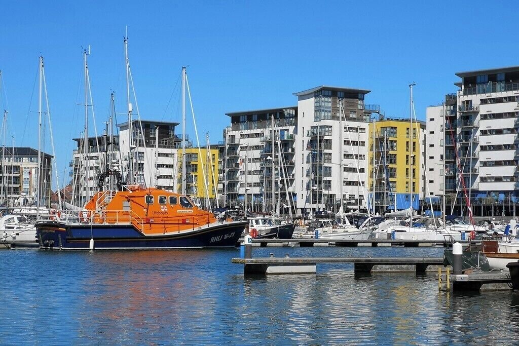 An ever growing marina and harbour in the East Sussex seaside town of Eastbourne, Sovereign Harbour is a great place to take a stroll, grab a coffee and have lunch or dinner.
Offering a selection of restaurants and pubs, its a great place to relax for a few hours.