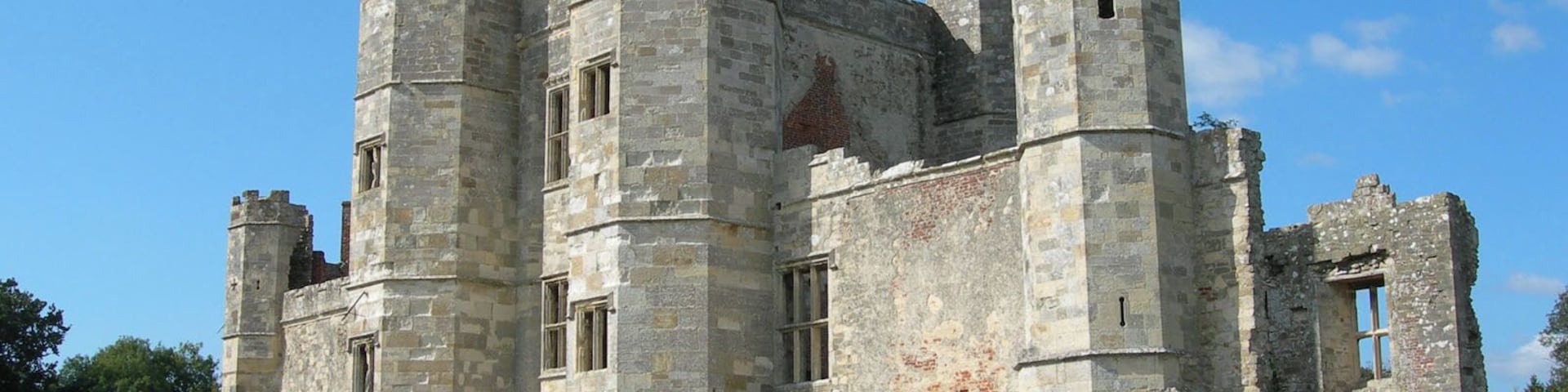 Titchfield Abbey - Beautiful Light, the People not so much!