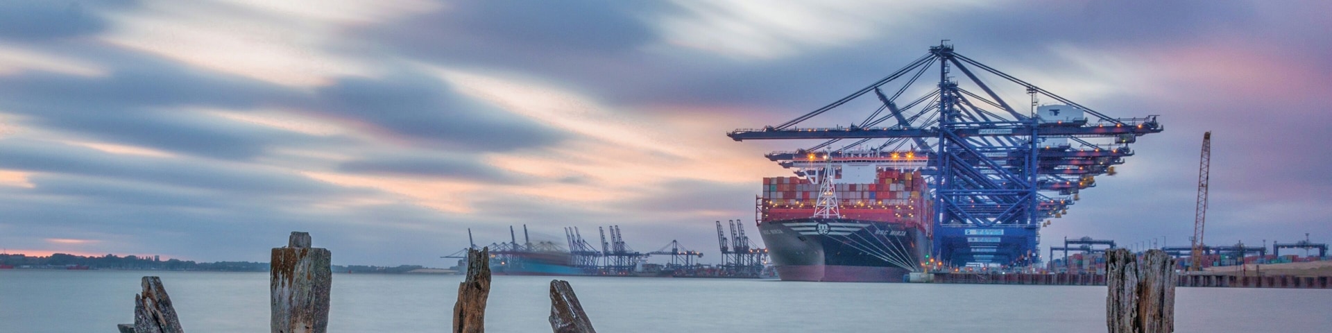To get the pier remains surrounded by water you will need to wait for high tide, unfortunately by high tide all the colour in the sky had disappeared on the evening I was there