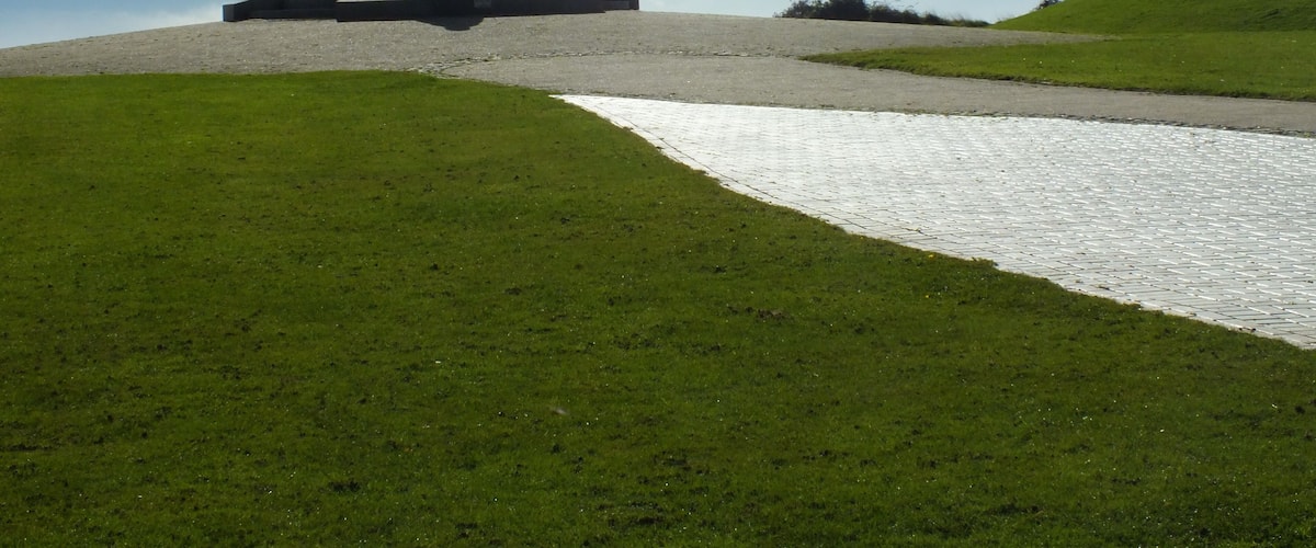 Battle of Britain Memorial, Capel-le-Ferne:- Airman sculpture