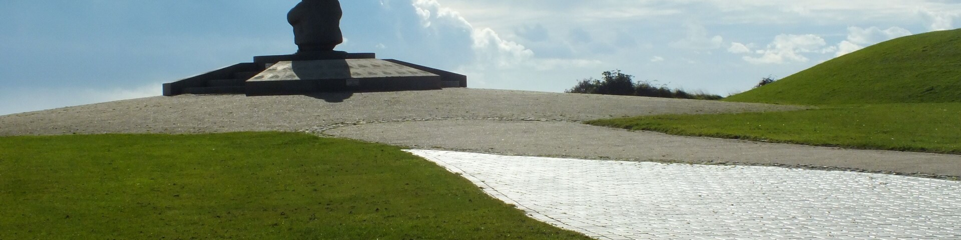 Battle of Britain Memorial, Capel-le-Ferne:- Airman sculpture