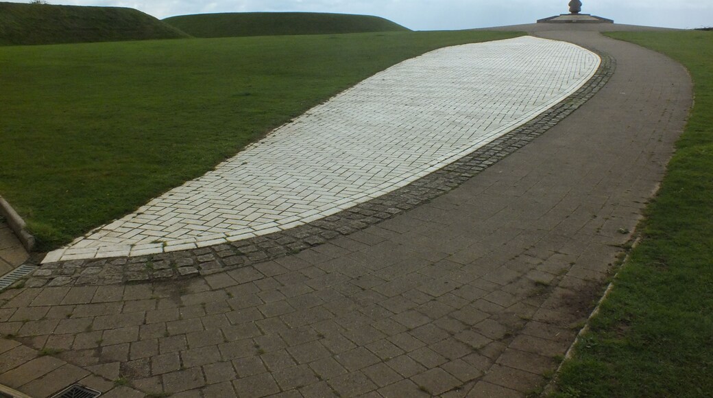 Battle of Britain Memorial, Capel-le-Ferne: Blade of a propellor and airman.