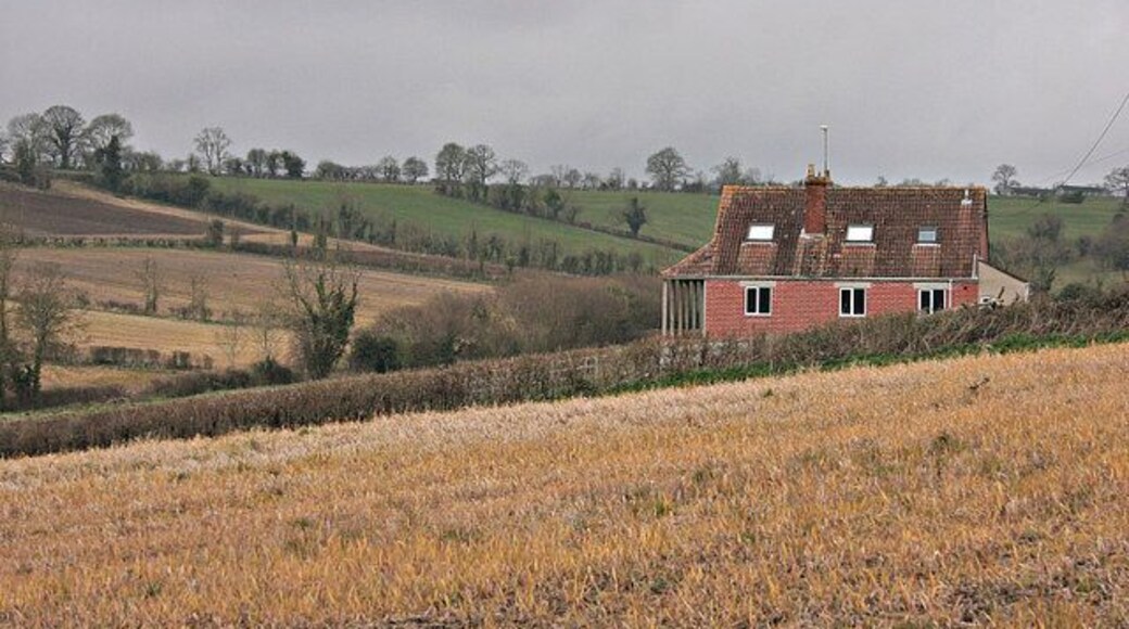 Barrow Hill Farm Viewed from the top of Lower Street near the junction with the lane going to Great Elm.
