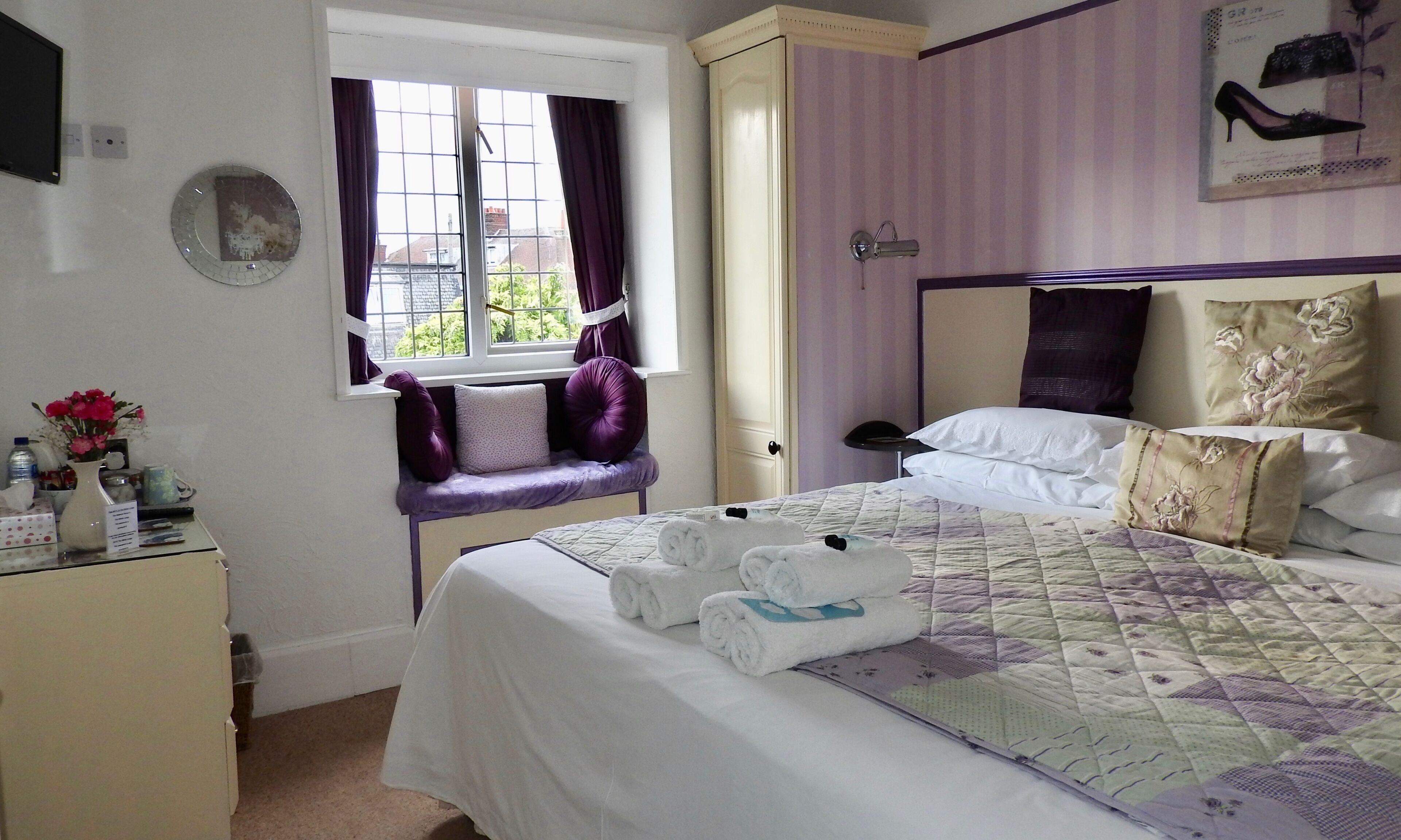 Bed & Breakfast

#TroveOnTuesday
#LikeALocal