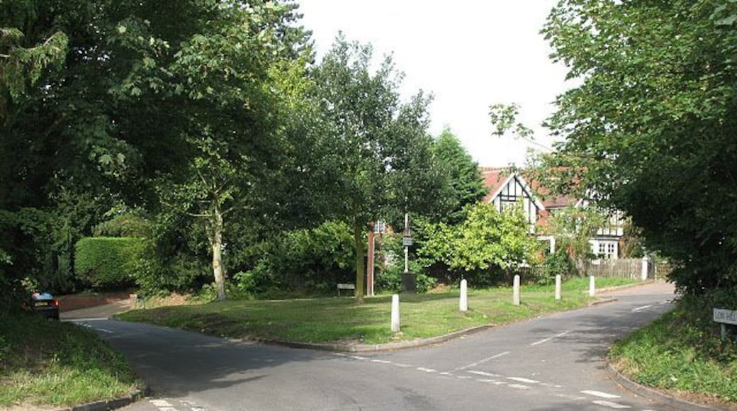 Triangular road junction, Roydon The junction between Epping Road (B181) which runs along the far side of the triangle, Low Hill Road (running back left to front right in this shot, and Park Fields (front left to back right)