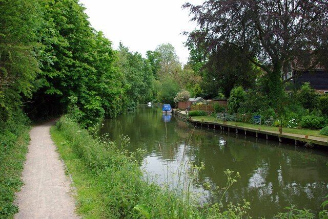 Stort at Roydon The Stort Navigation at Roydon looking upstream