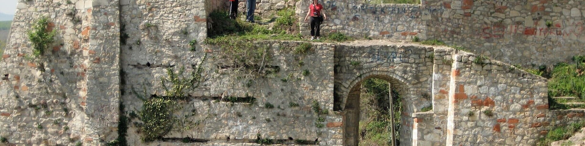 Here we are in Boztepe out of Unye. If you really want to do yourself a favour you'll stop thinking about getting to your destination and you'll take time out to find a place less visited. #ruins