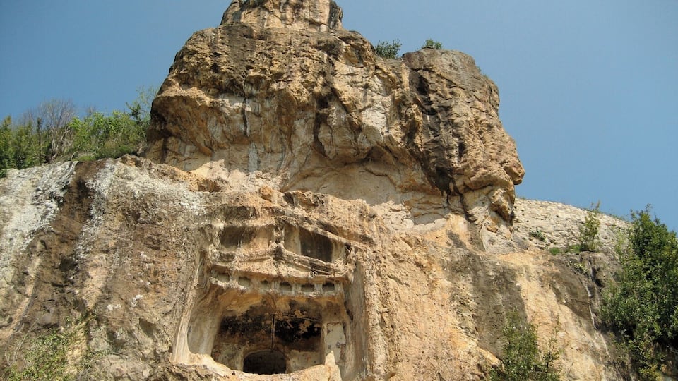 The Lonely Planet said go take in the stunning views from Boztepe (top) out of town, so we did. And we found a tomb in the hillside.