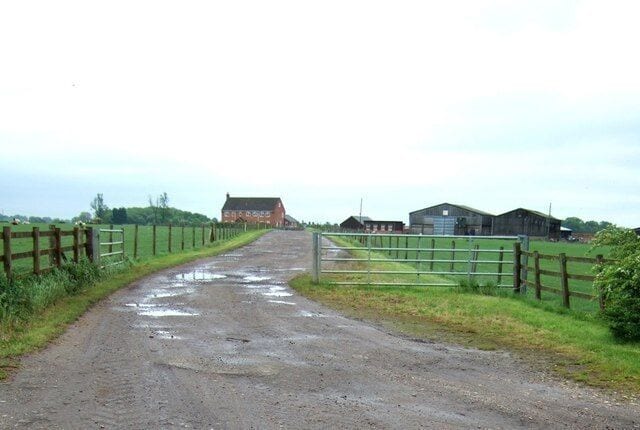 (New) Ballingdon Farm. A sign says that this is Ballingdon Farm, but the original Ballingdon Farm (now called Old Ballingdon Farm {see 174954}) is nearer Jockey End. The farmhouse here is clearly newly built.