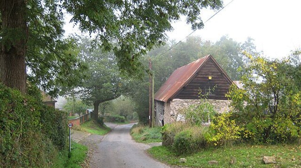 Heading west through Little Dewchurch The barn at Court Farm on the right.