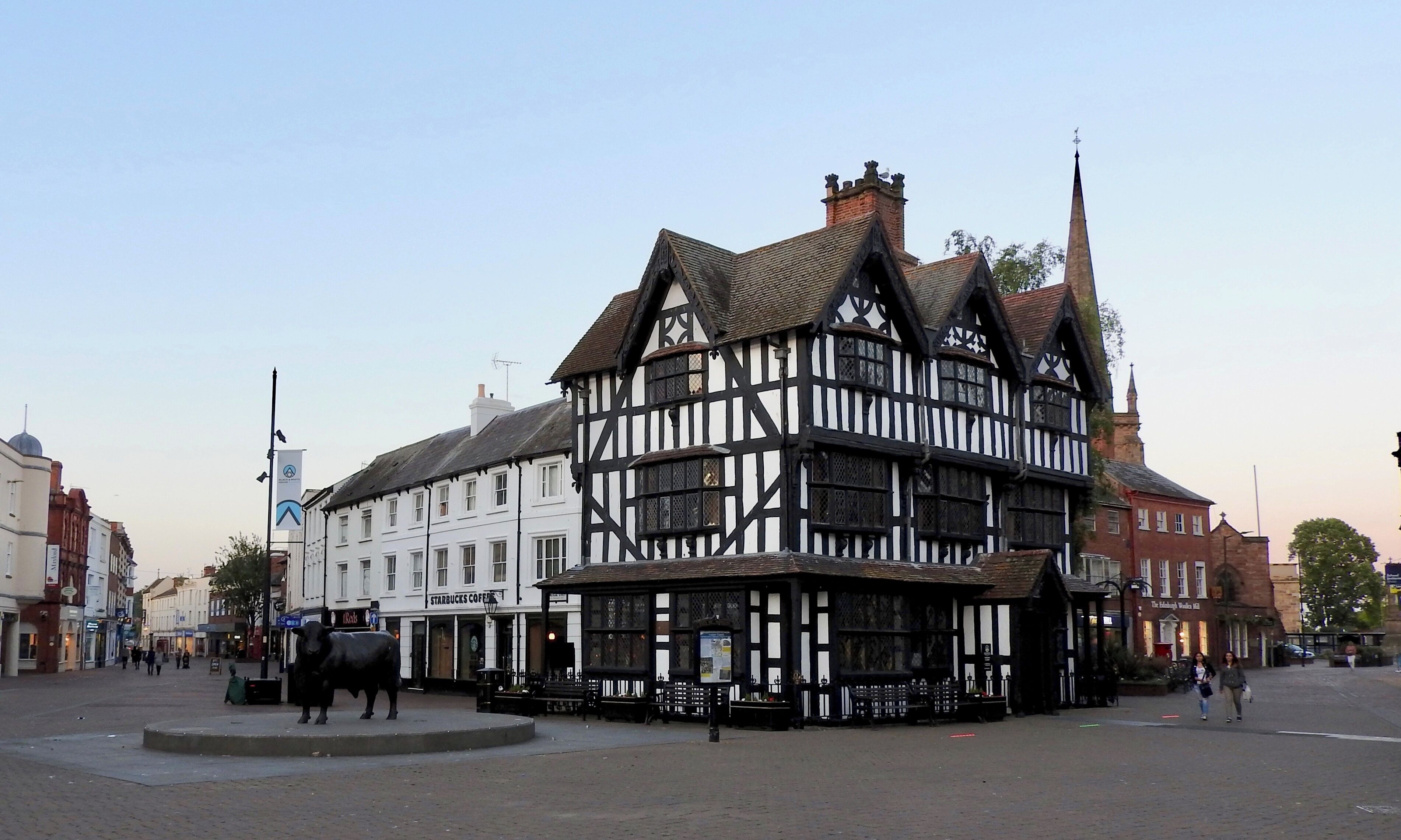 The Old House is a well-preserved half-timbered Jacobean building in the centre of Hereford. It was built in 1621 as part of Butchers' Row. In 1816, other buildings on the row started to be demolished. It has been used by butchers, ironmongers, and bankers during its existence. Old House is now the only remaining house in the original row, surrounded by more modern buildings. 

#LikeALocal #OnTheRoad