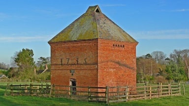 Dovecote in Aston Flamville A plaque on the front of the dovecote reads: This building was restored in 1977 by the Powner family of Aston Flamville in co-operation with the Blaby district council. It lies in a small field next to Lychgate Lane. The dovecote is dated to 1715.