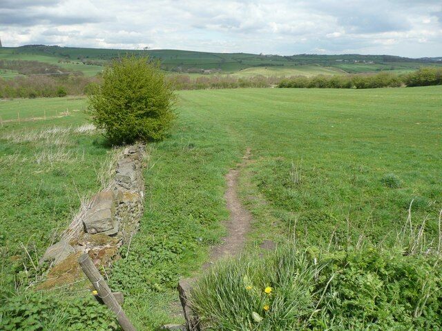 Footpath off Huddersfield Road B6116, Skelmanthorpe This leads to the end of Strike Lane, and onwards to Emley.