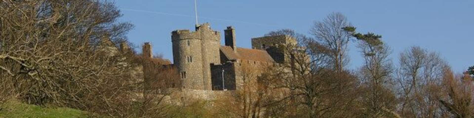 Lympne Castle This building, parts of which date from the 13th Century, was once occupied by Thomas à Becket.