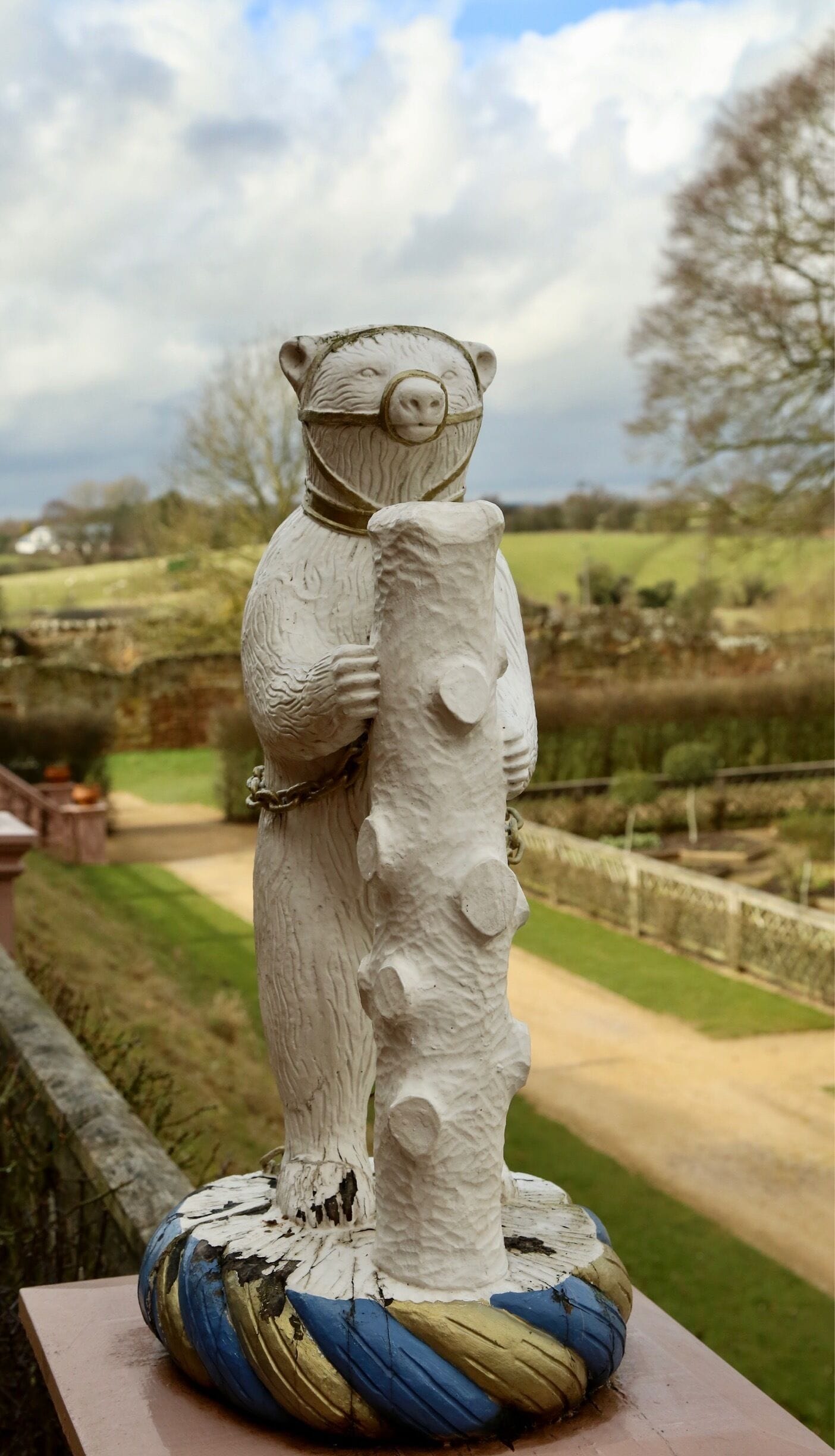 Warwickshire Bear at the privy gardens Kenilworth Castle and Gardens