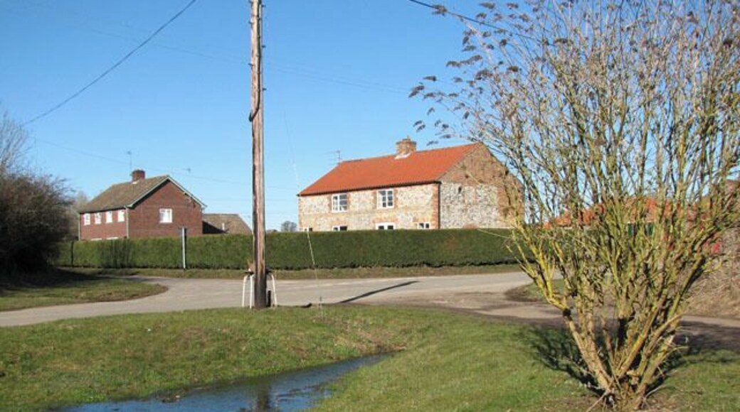 Cottages in Gayton Thorpe Gayton Thorpe is a small village located between the towns of Kings Lynn and Swaffham, close to the B1145 road.