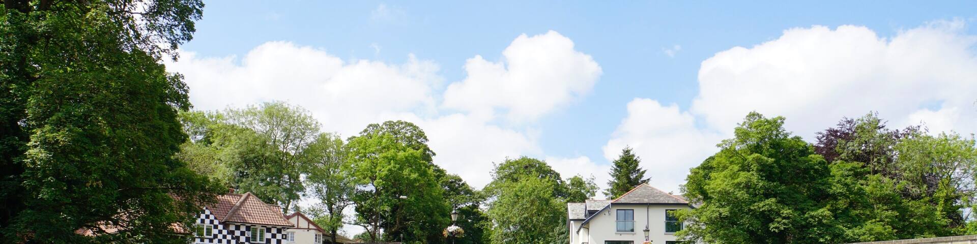 By the waterside of the River Nidd @ Knaresborough, North Yorkshire, UK (Jul 2018).