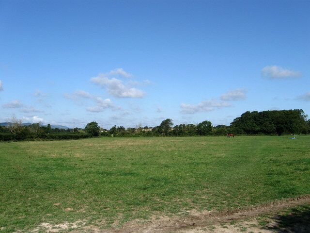 Five Acres The name of the field according to the 1839 tithe map. Taken from the footpath that links Little Norlington to Broyle Side.