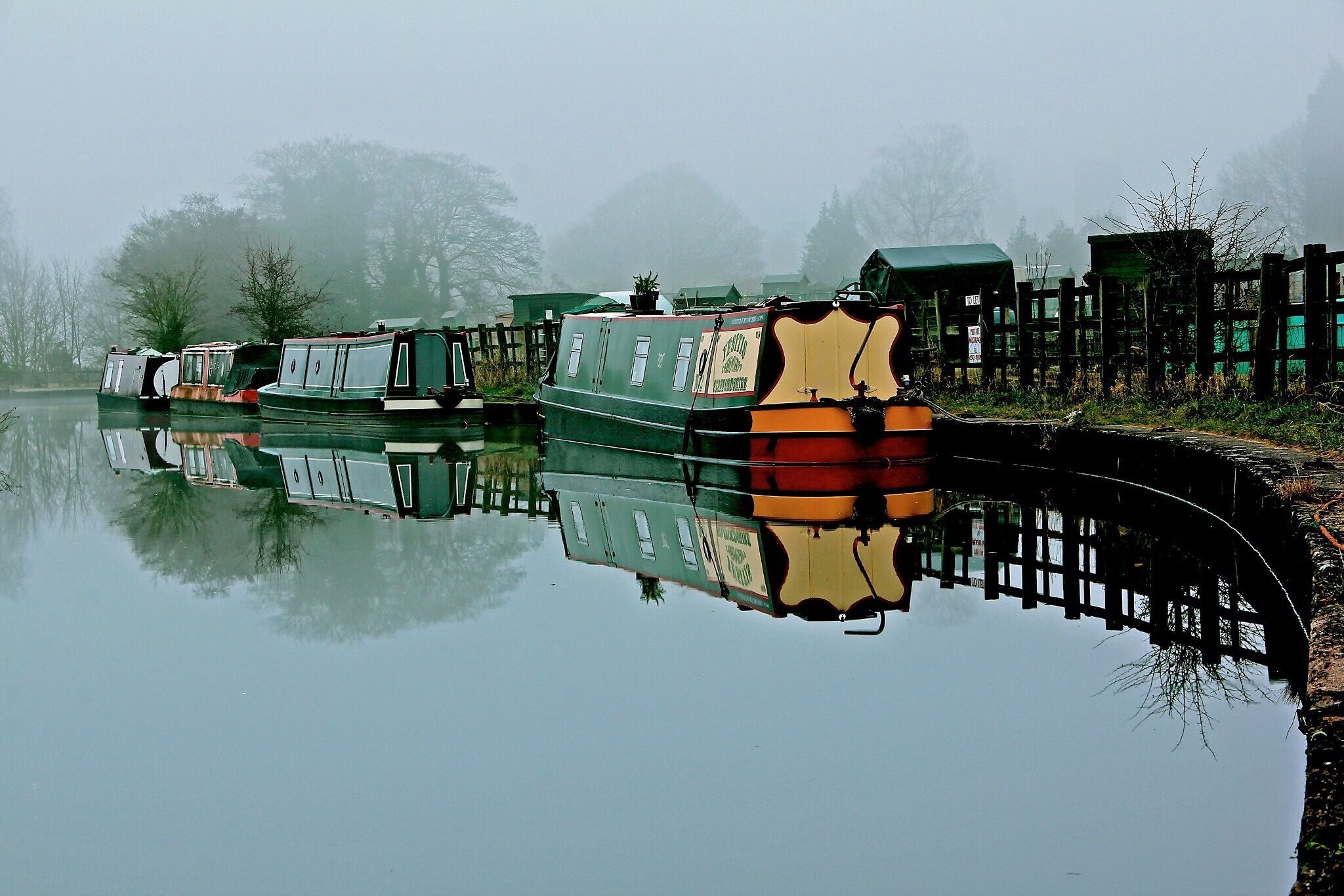 Woo, it my Lady Luck as totally no idea where to go for a hike and came across this pub at the side of canal - Lichfield #reflections #hometown #mycity #water #travel #hike #landscape #misty #nature #canal #ruins #park #England 