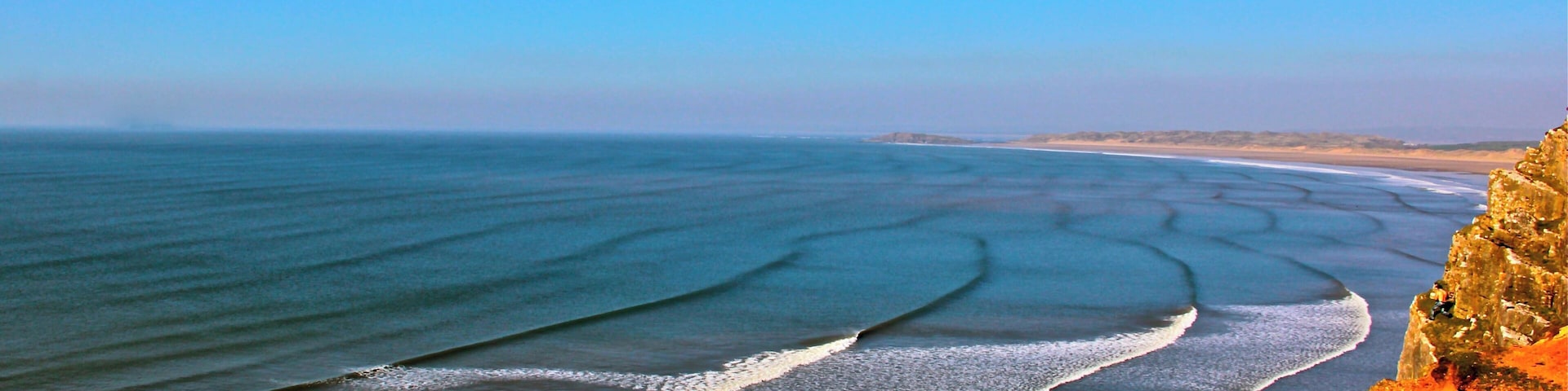 Oh! Can't imagine how happy and wonderful days We have at Rhossili Bay, beautiful countryside walk and fabulous beach, when the tides goes down we can walk to the head stone island which under the seawater. #BVSblue
#beachtips #red #travel #hiking #nationalpark #England #greatoutdoors