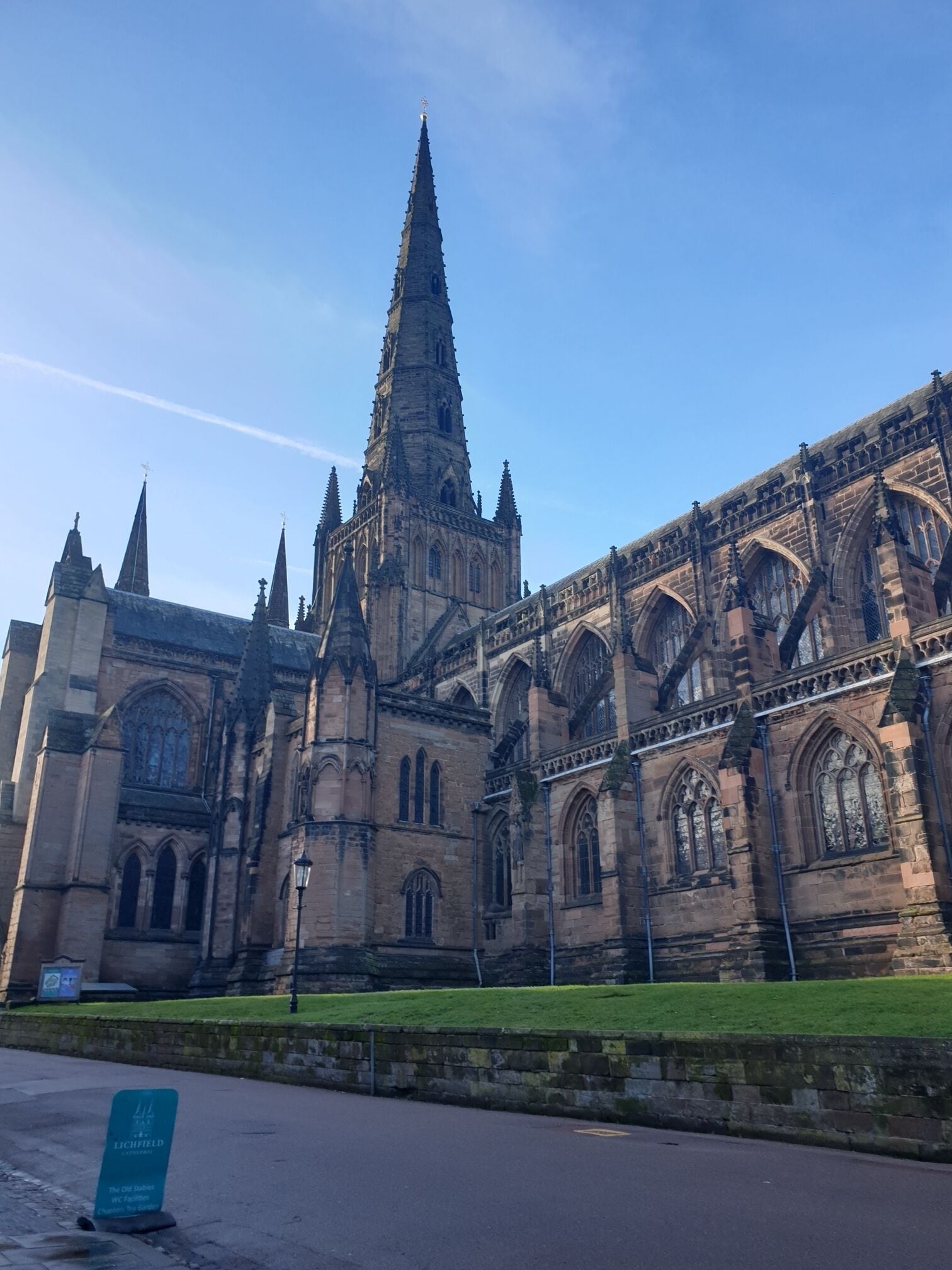 Litchfield is definitely a must see if you love historic towns and beautiful old looking shops. The Cathedral is extremely beautiful, free to enter but you can donate if you like. We spent around 30 minutes in the cathedral. And visited the park down the street which has a cafe and toilets. Overall we will definitely be back here again.