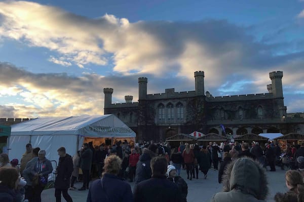 Lincoln Christmas market inside the castle đ