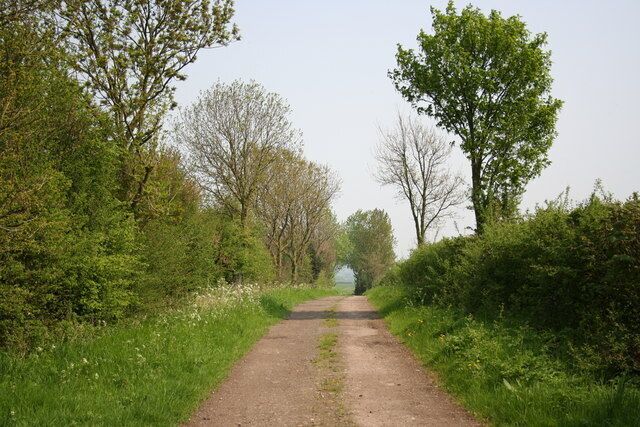 Footpath to Leadenham. Looking east from Stragglethorpe