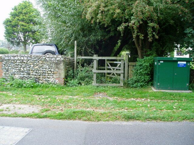 Gate to footpath 169 Leading from Climping Street to Climping School.
