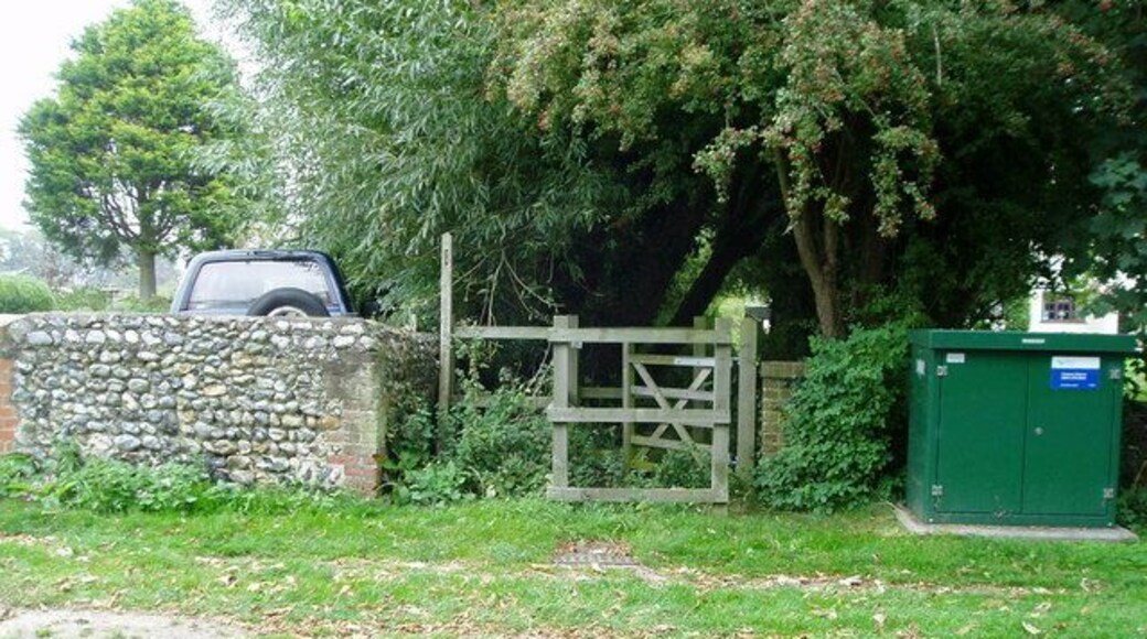 Gate to footpath 169 Leading from Climping Street to Climping School.
