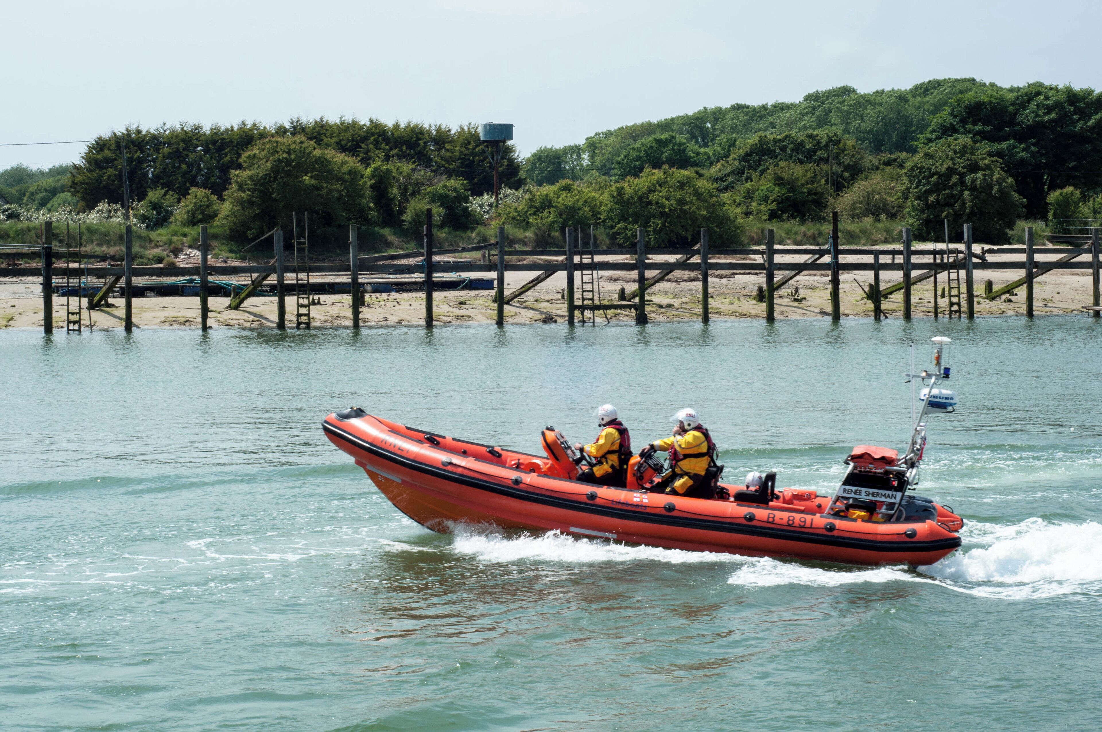 Renee Sherman (B-891) in the river Arun heading out to sea, 9 May 2016